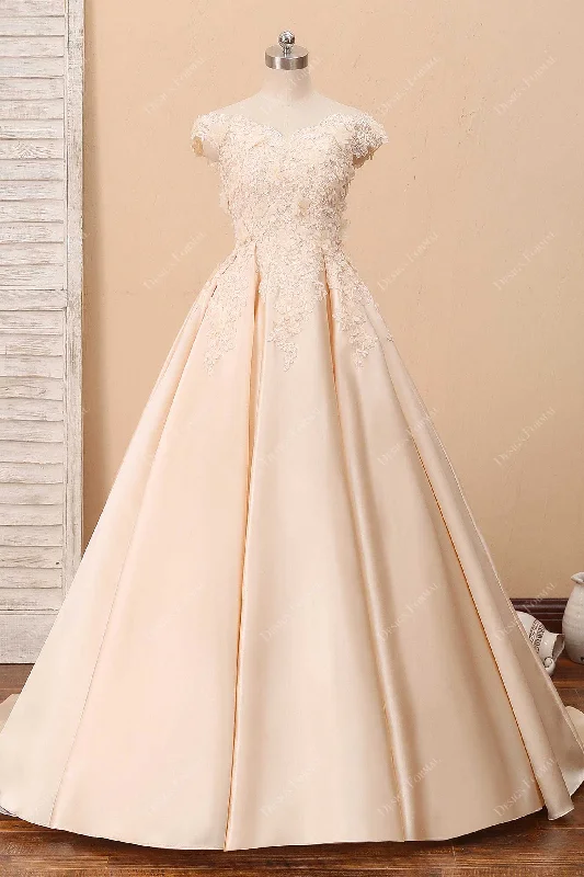 Elegant Beaded Dress Champagne Bridal Ball Gown with 3D Petals and Lace Appliques