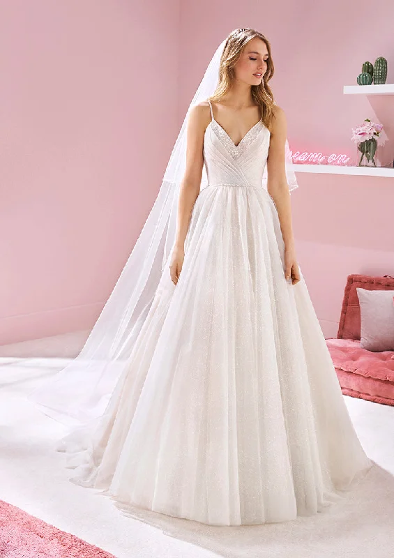 Stunning Silk Gown White One Bridal NICKI Size 16 Pronovias Wedding Dress Shimmer Tulle Princess V Neck Gown Stunning Silk Gown White One Bridal NICKI Size 16 Pronovias Wedding Dress Shimmer Tulle Princess V Neck Gown