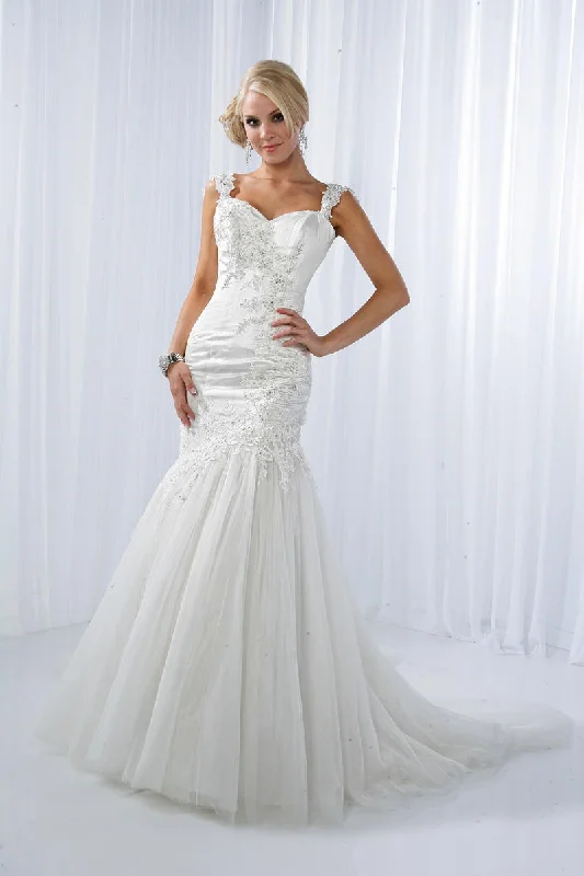 Hollywood-Inspired Gown Impression Bridal Gown 10095 Size 2 Ivory Mermaid Dress Lace Hollywood-Inspired Gown Impression Bridal Gown 10095 Size 2 Ivory Mermaid Dress Lace