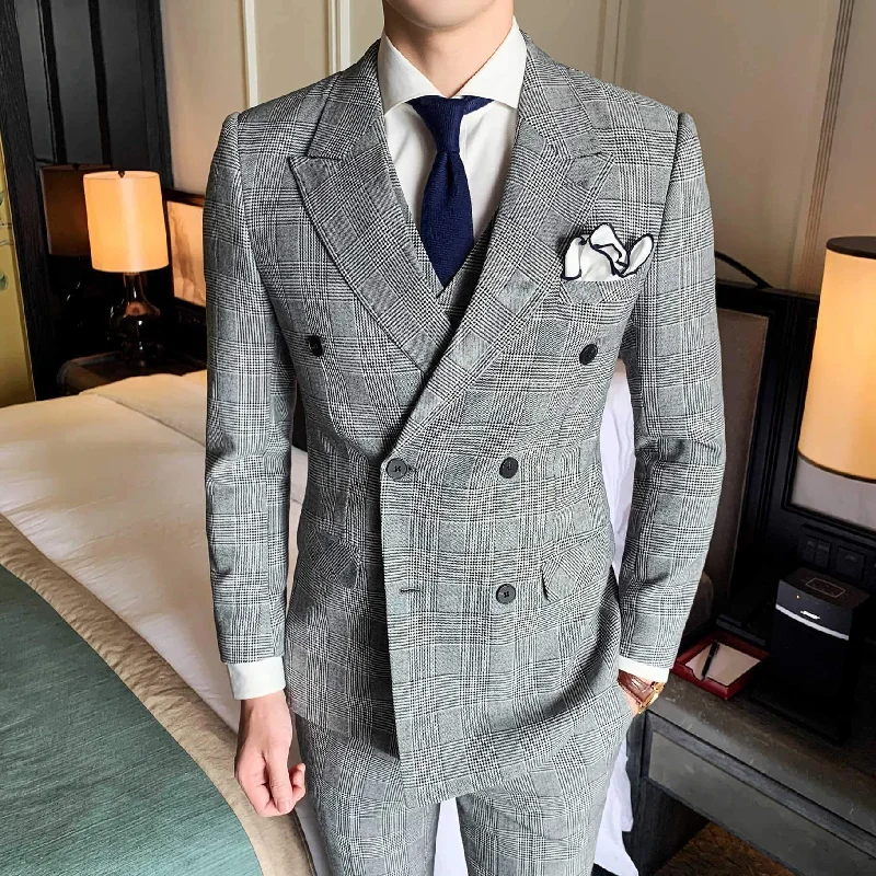 Structured Fashion Grey Men's Suit, Plaid Double Breast 3-Piece Suit